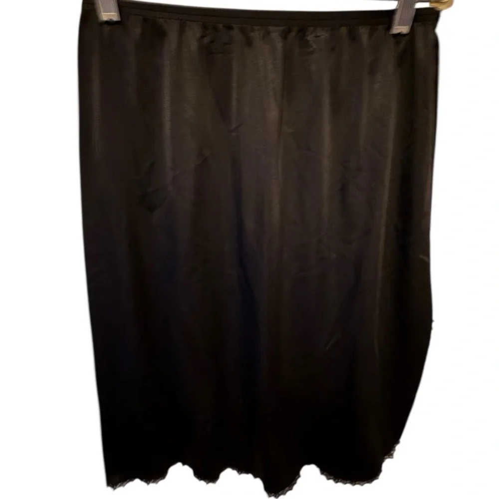 Vintage Vanity Fair‎ Black Nylon Slip - Picture 3 of 4